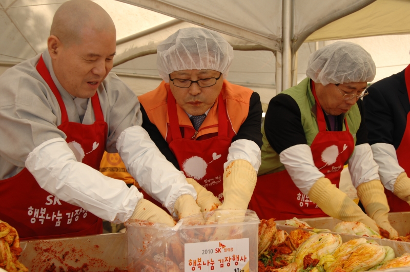 2010.11.12_sk 김장나눔 (116)